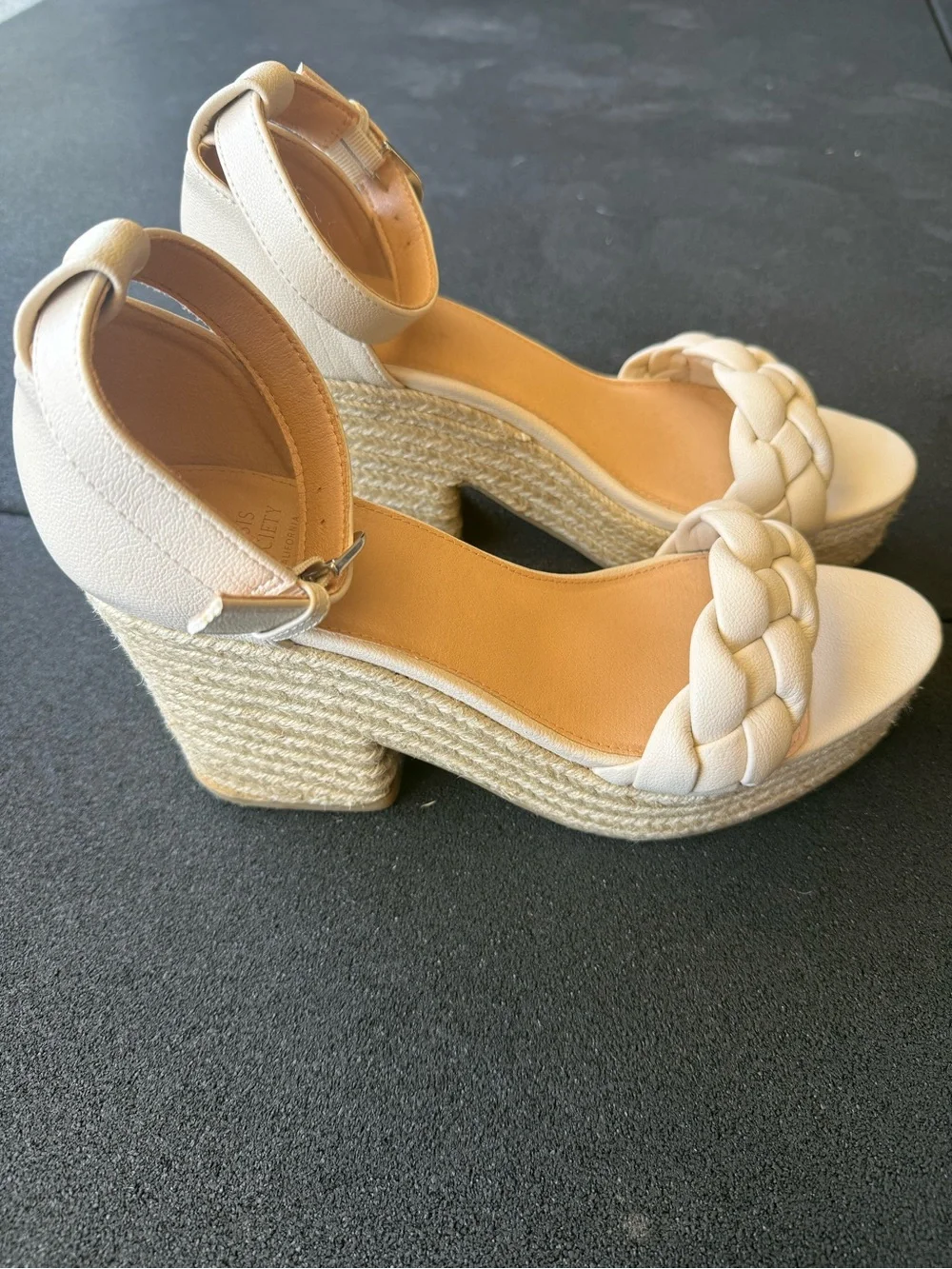 Oasis Society Wedge